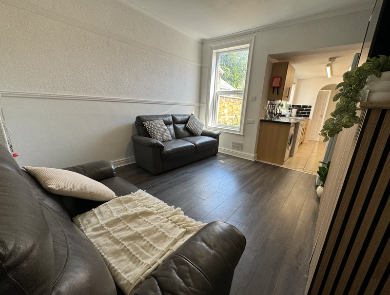 SPARE ROOM in a 4bed student house - Thumbnail 2